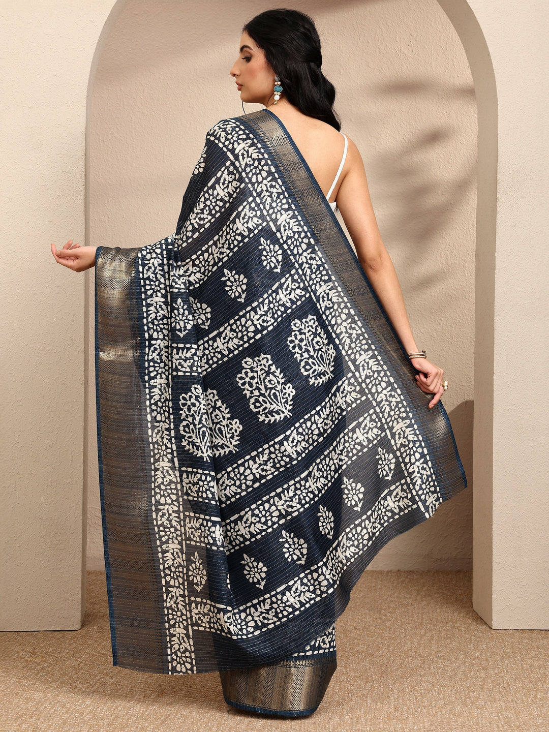 Navy Blue Printed Silk Blend Saree With Unstitched Blouse Piece