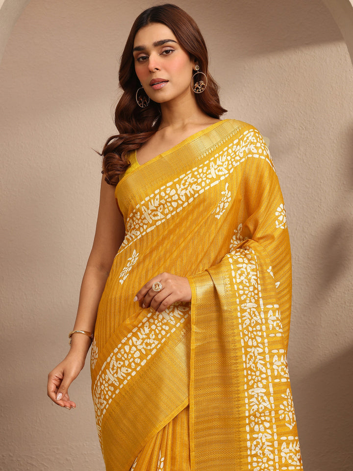Mustard Printed Silk Blend Saree With Unstitched Blouse Piece