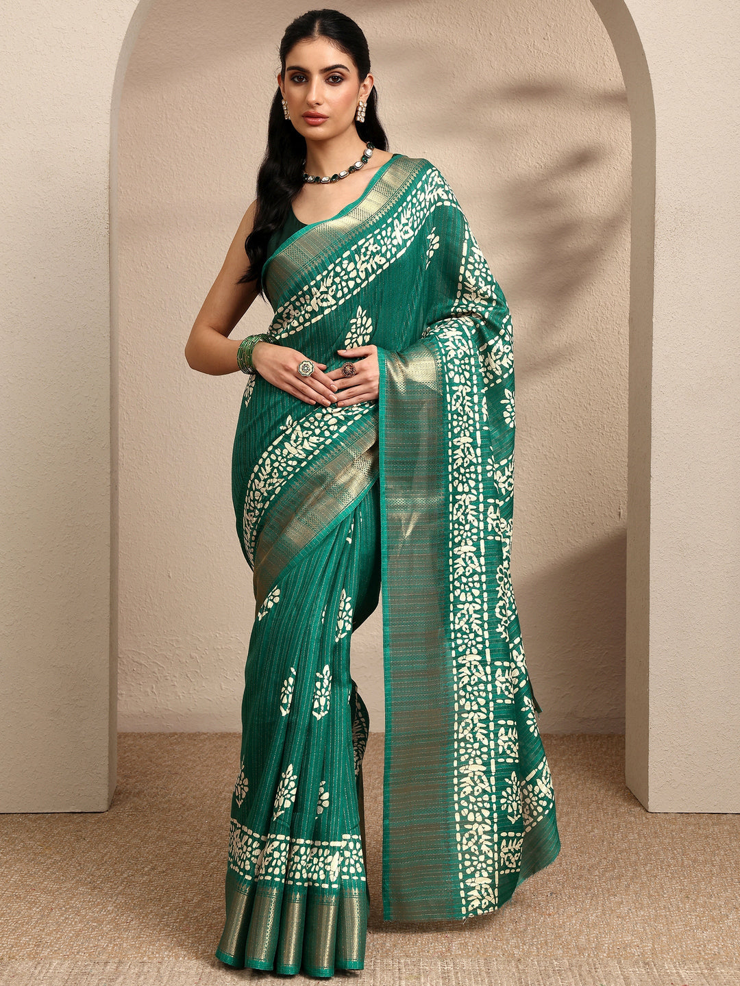 Green Printed Silk Blend Saree With Unstitched Blouse Piece