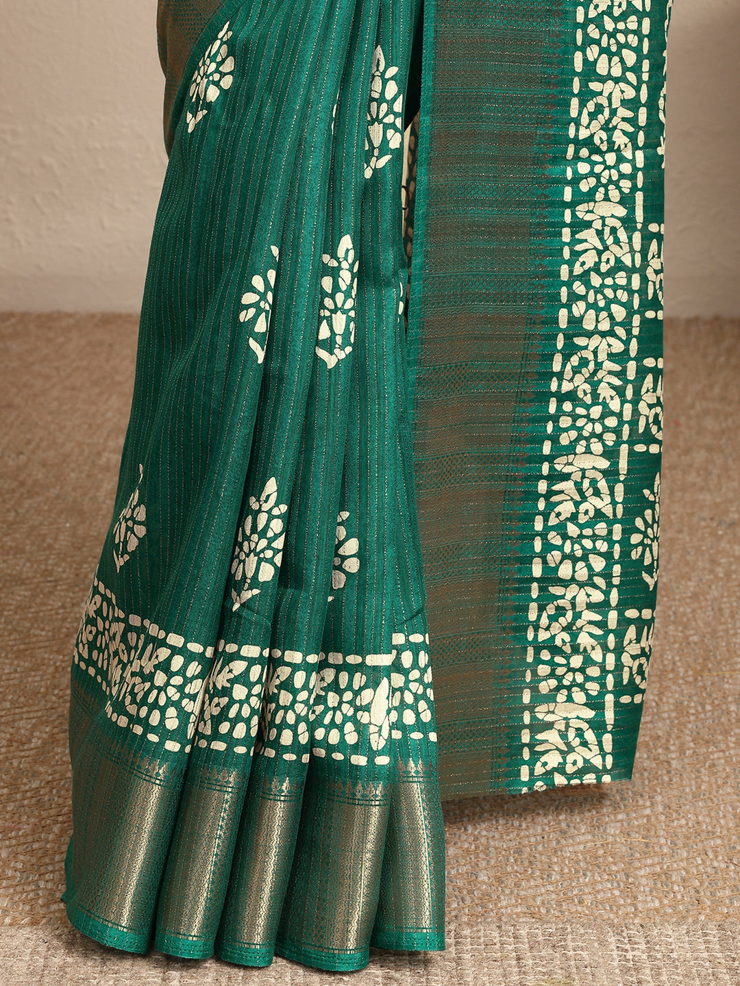 Green Printed Silk Blend Saree With Unstitched Blouse Piece