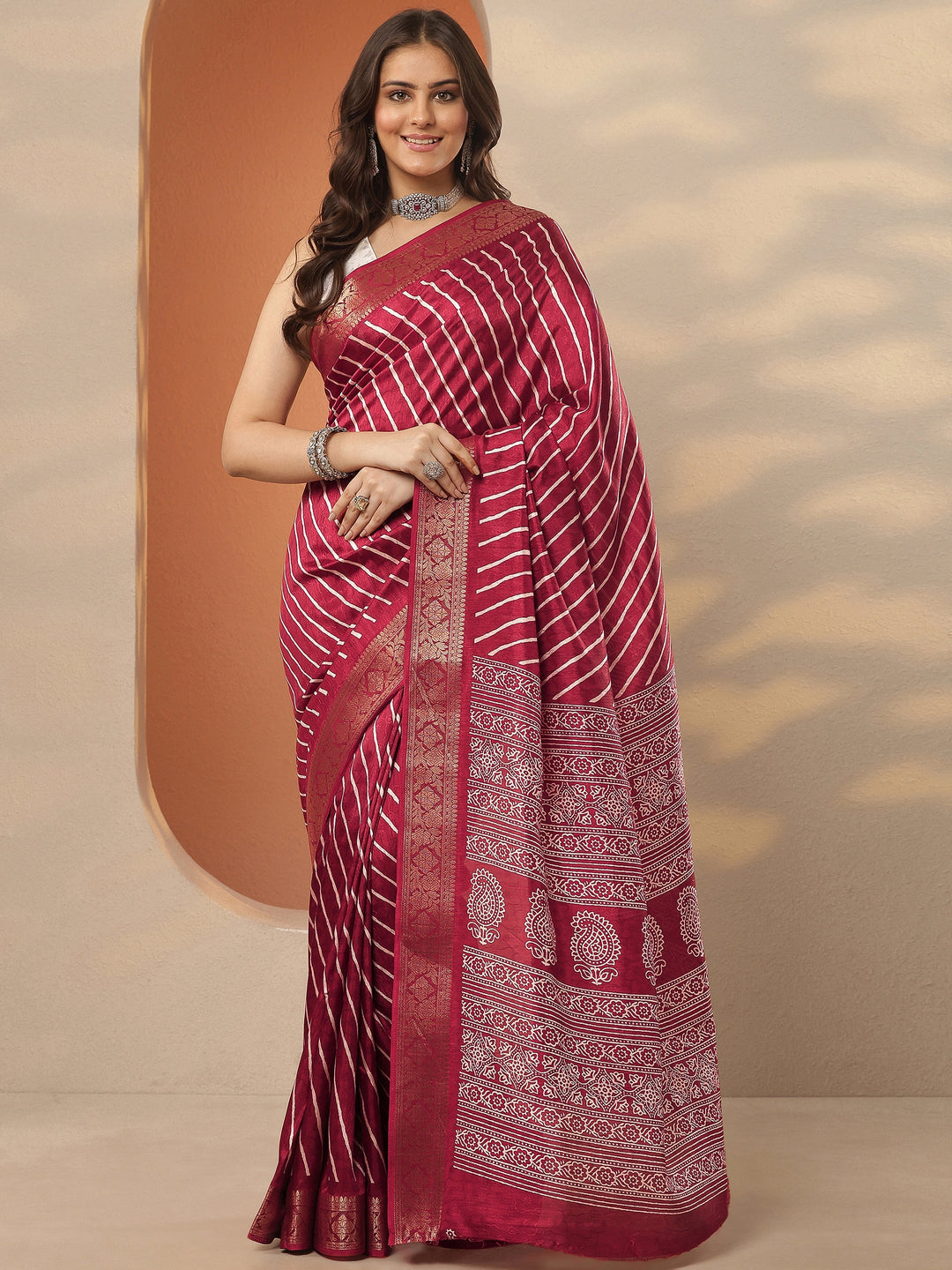 Maroon Leheriya Printed Silk Blend Saree With Unstitched Blouse Piece