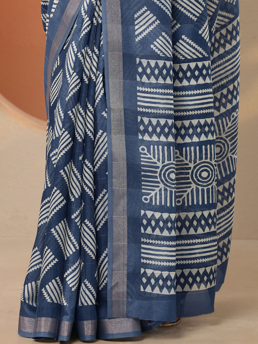 Grey Printed Silk Blend Saree With Unstitched Blouse Piece