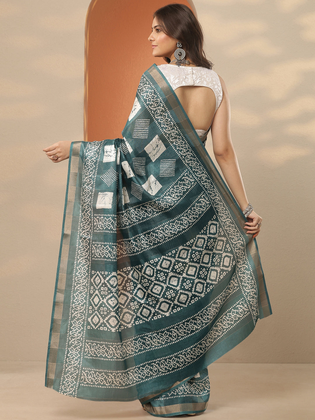 Green Printed Silk Blend Saree With Unstitched Blouse Piece