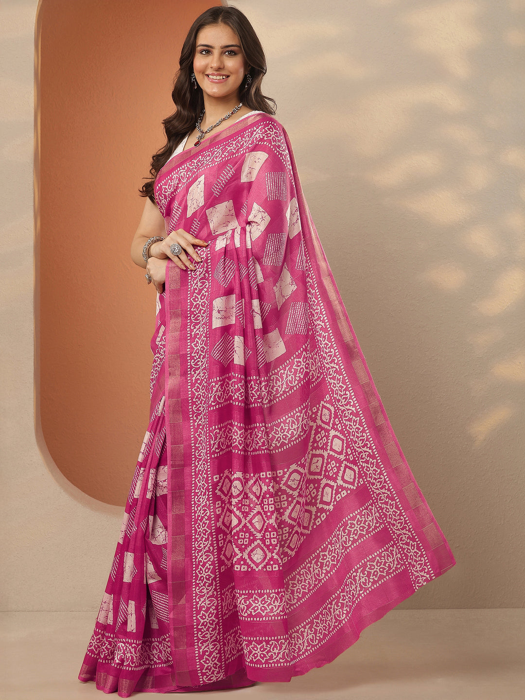 Pink Printed Silk Blend Saree With Unstitched Blouse Piece