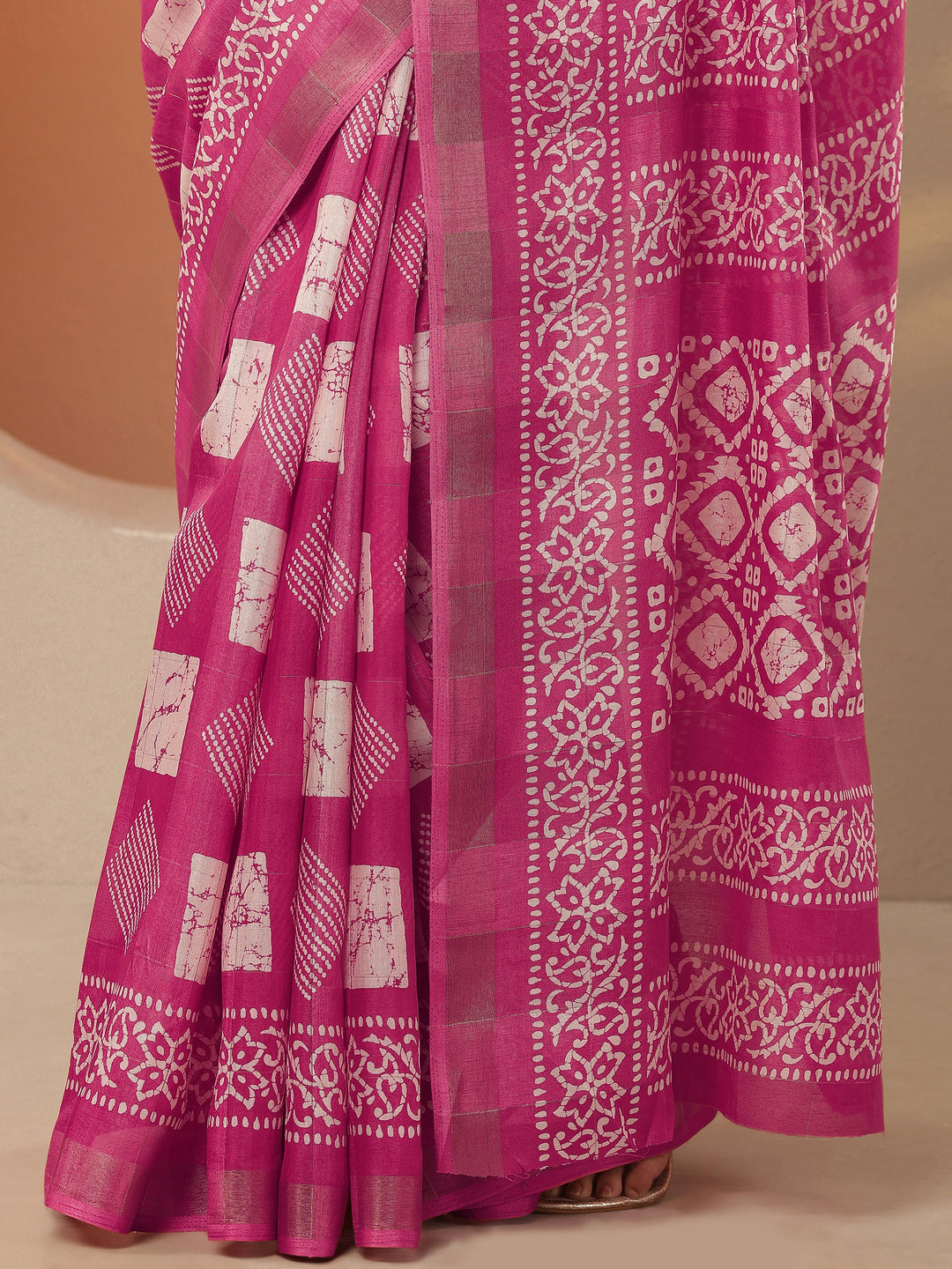 Pink Printed Silk Blend Saree With Unstitched Blouse Piece