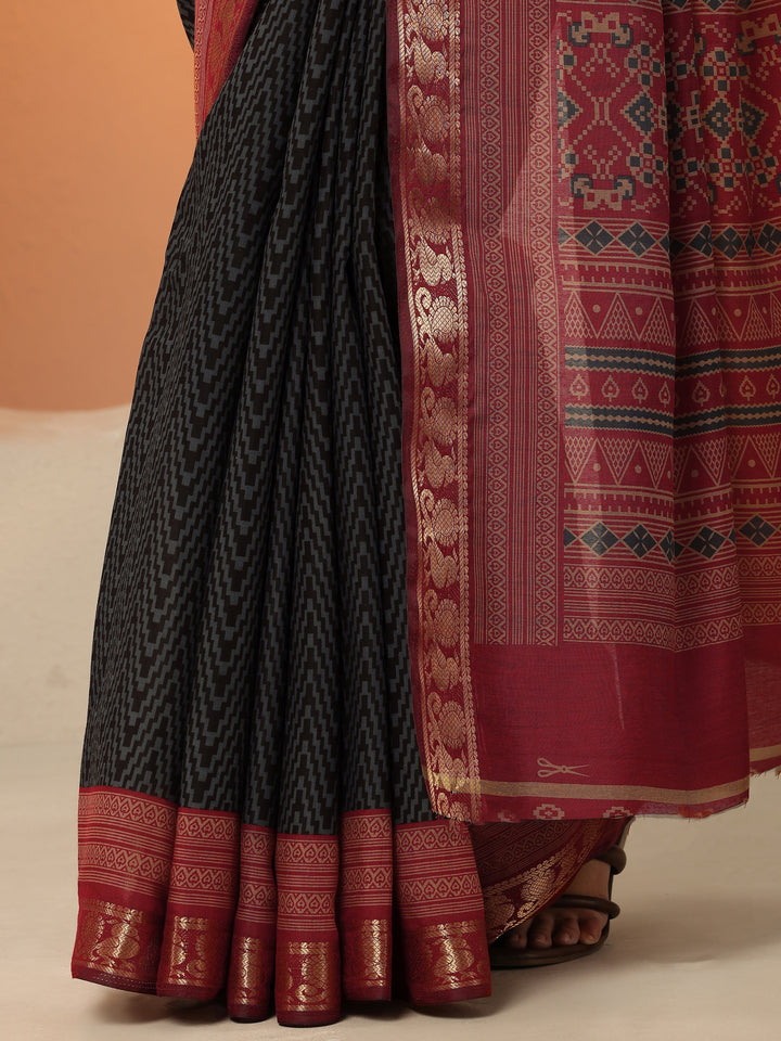Grey Chevron Printed Silk Blend Saree With Unstitched Blouse Piece