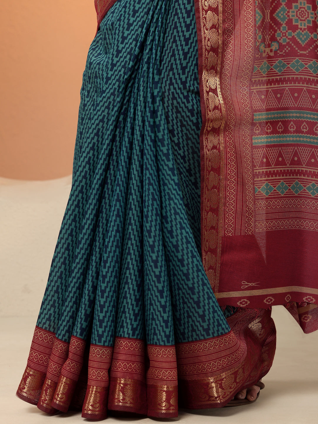 Blue Chevron Printed Silk Blend Saree With Unstitched Blouse Piece