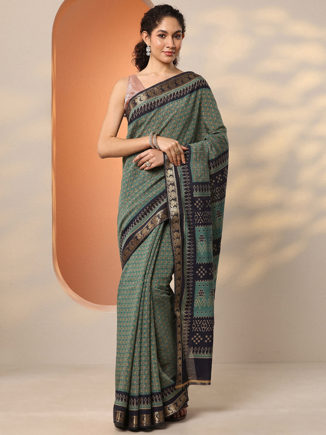 Green Ikat Printed Silk Blend Saree With Unstitched Blouse Piece