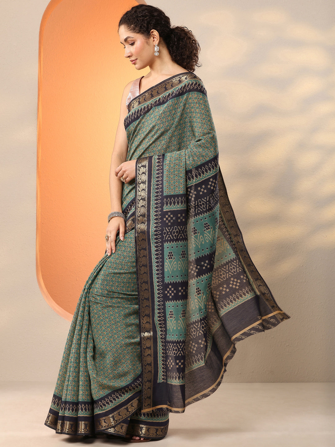 Green Ikat Printed Silk Blend Saree With Unstitched Blouse Piece