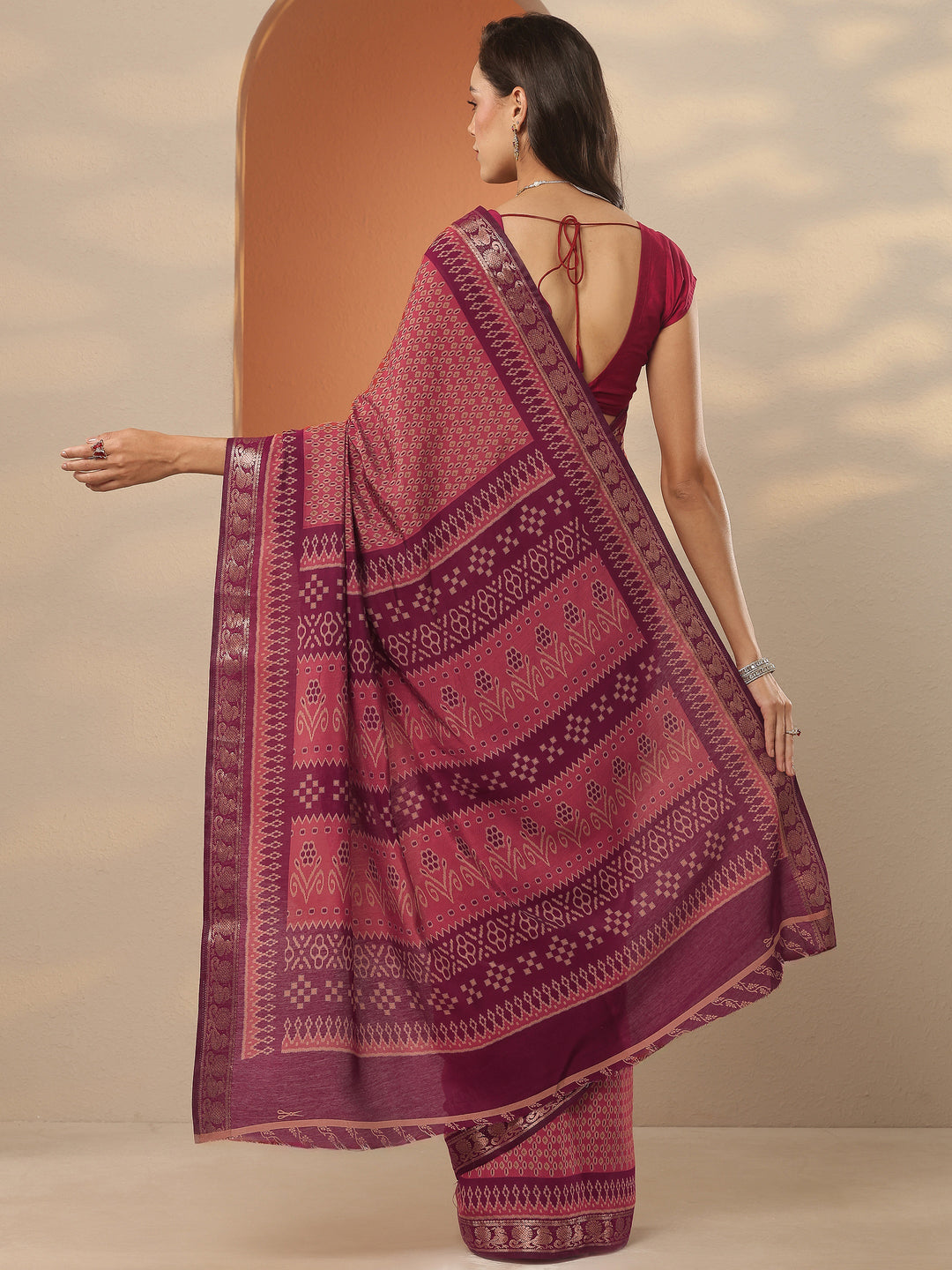 Brown Printed Silk Blend Saree With Unstitched Blouse Piece