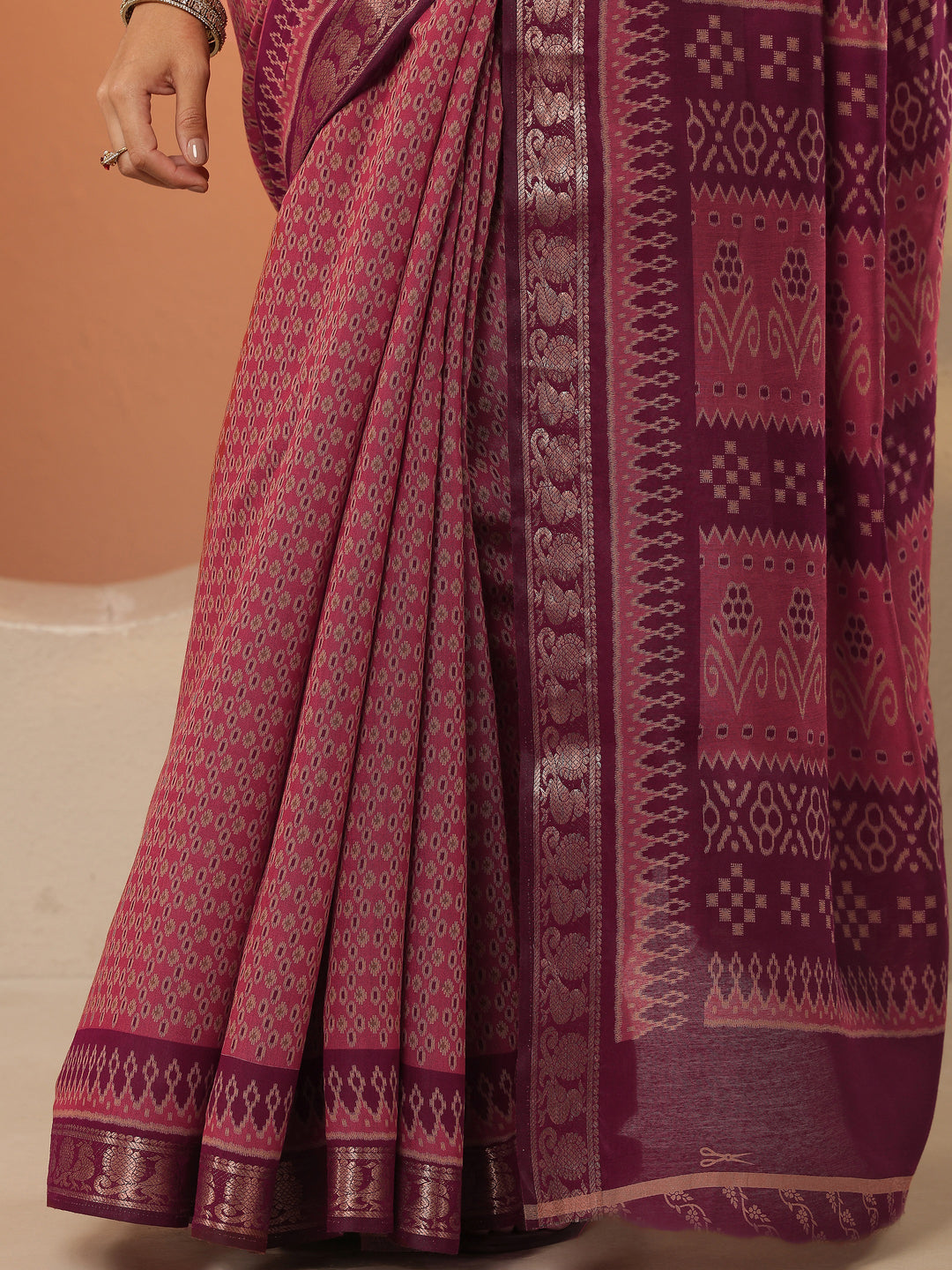 Brown Printed Silk Blend Saree With Unstitched Blouse Piece