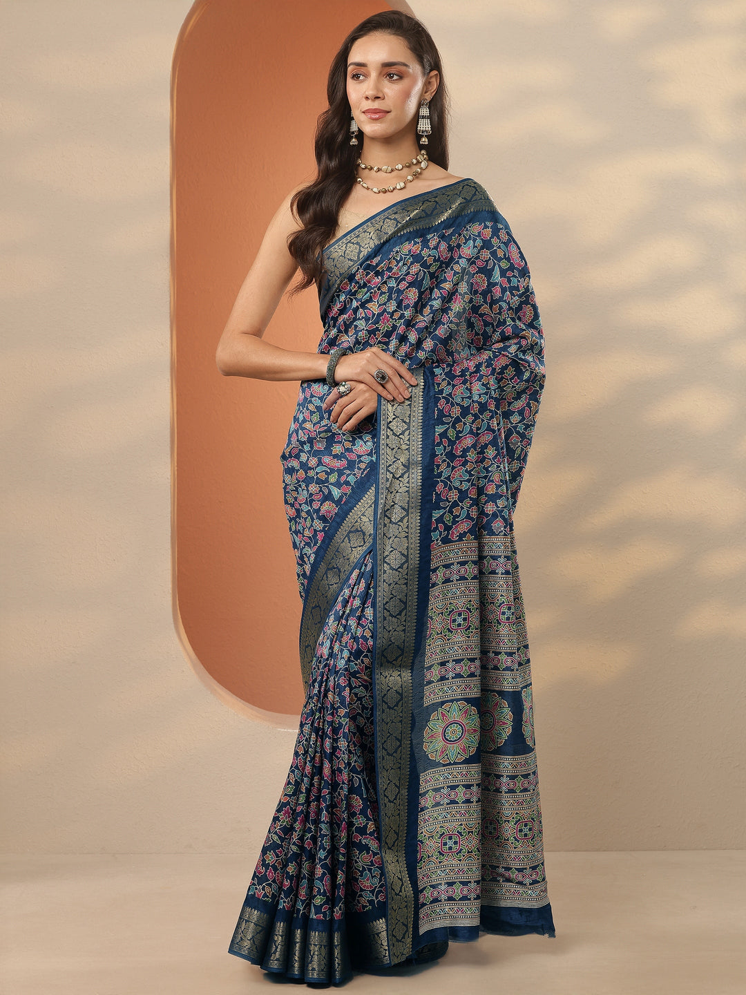 Navy blue Printed Silk Blend Saree With Unstitched Blouse Piece