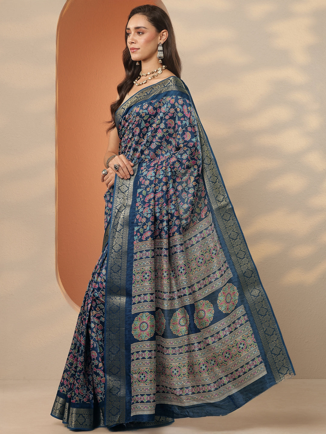 Navy blue Printed Silk Blend Saree With Unstitched Blouse Piece