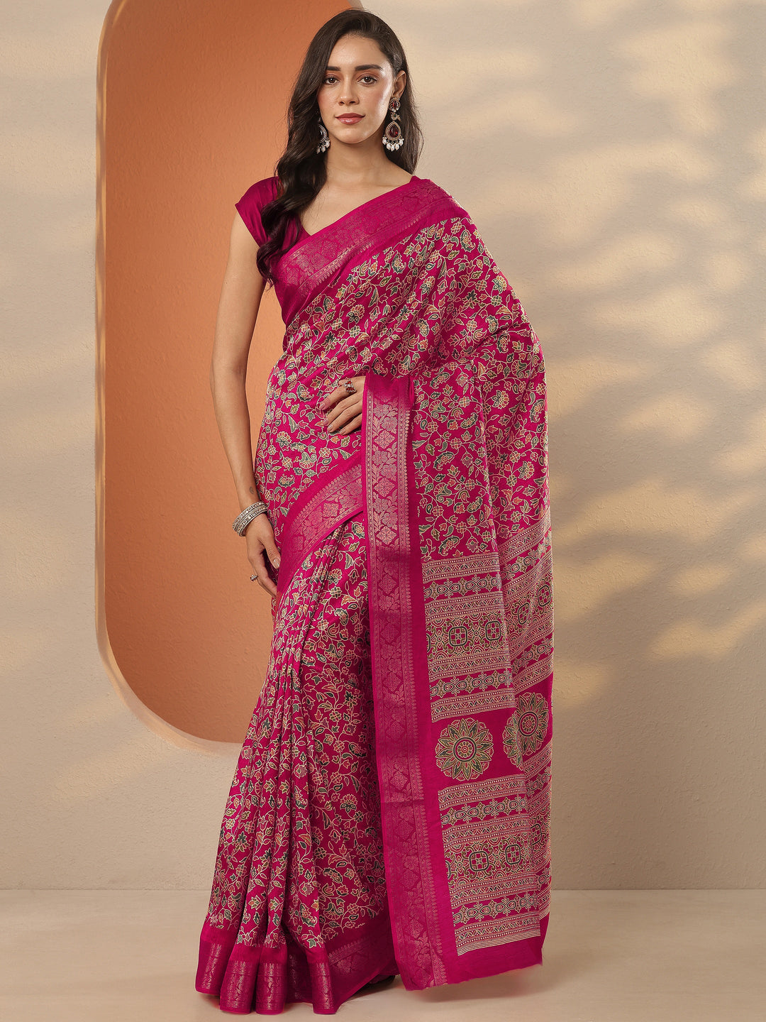 Pink Printed Silk Blend Saree With Unstitched Blouse Piece