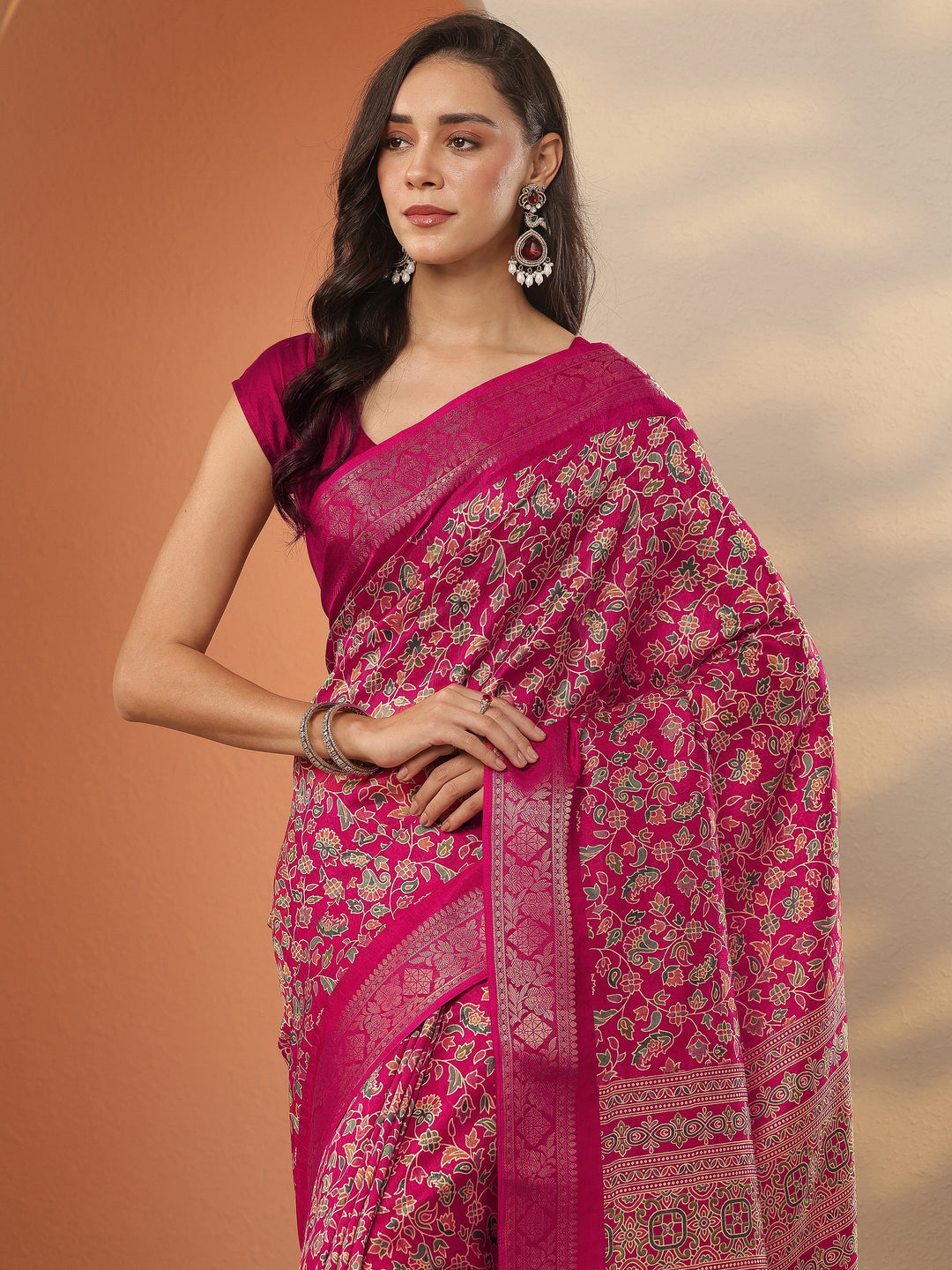 Pink Printed Silk Blend Saree With Unstitched Blouse Piece