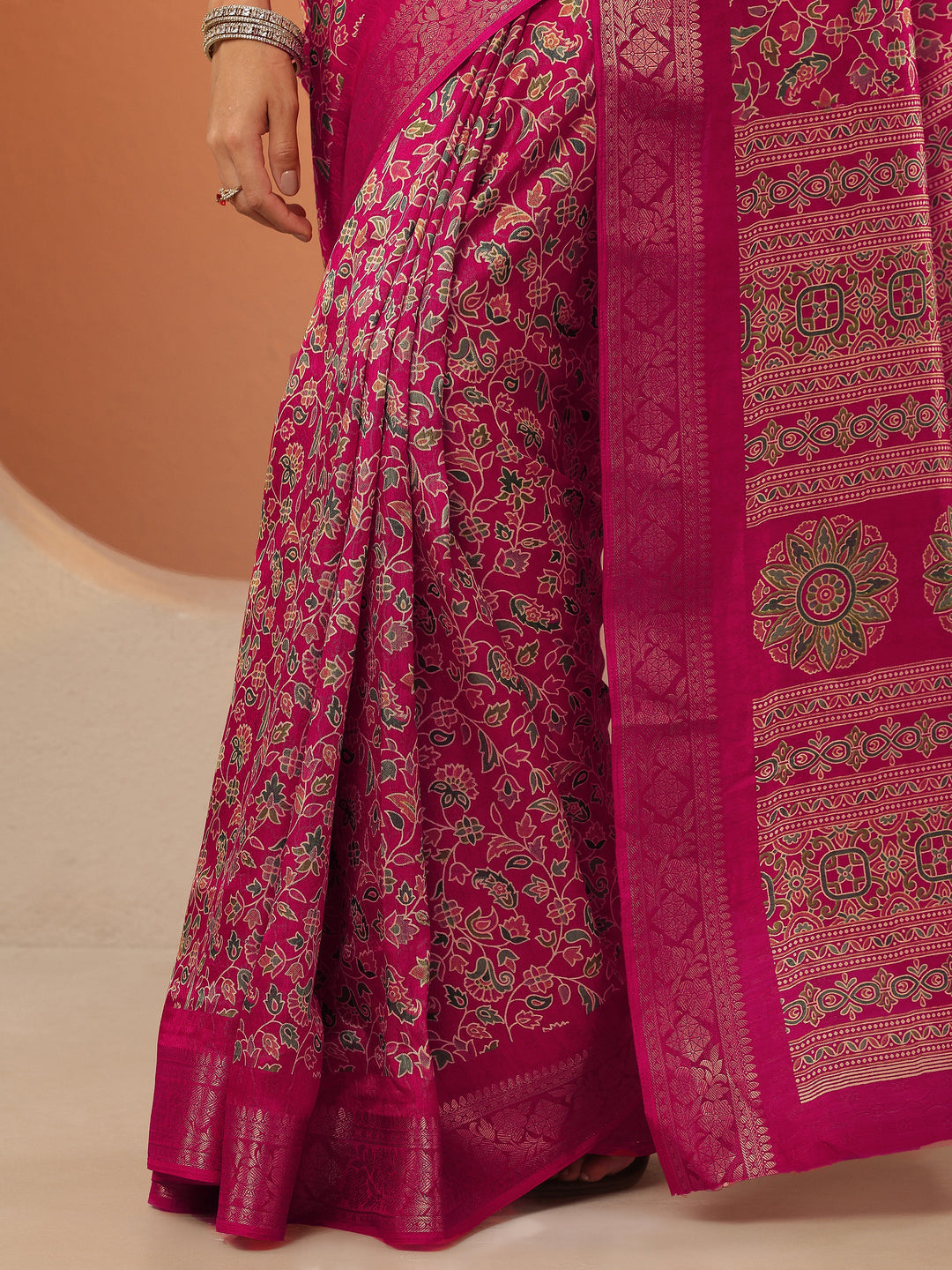 Pink Printed Silk Blend Saree With Unstitched Blouse Piece