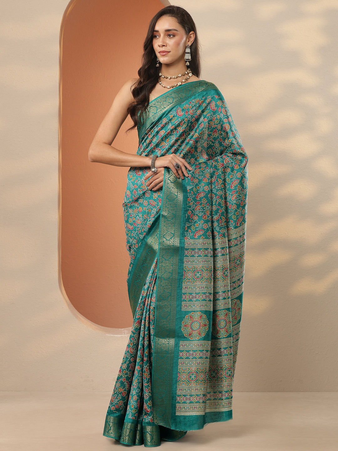Green Printed Silk Blend Saree With Unstitched Blouse Piece