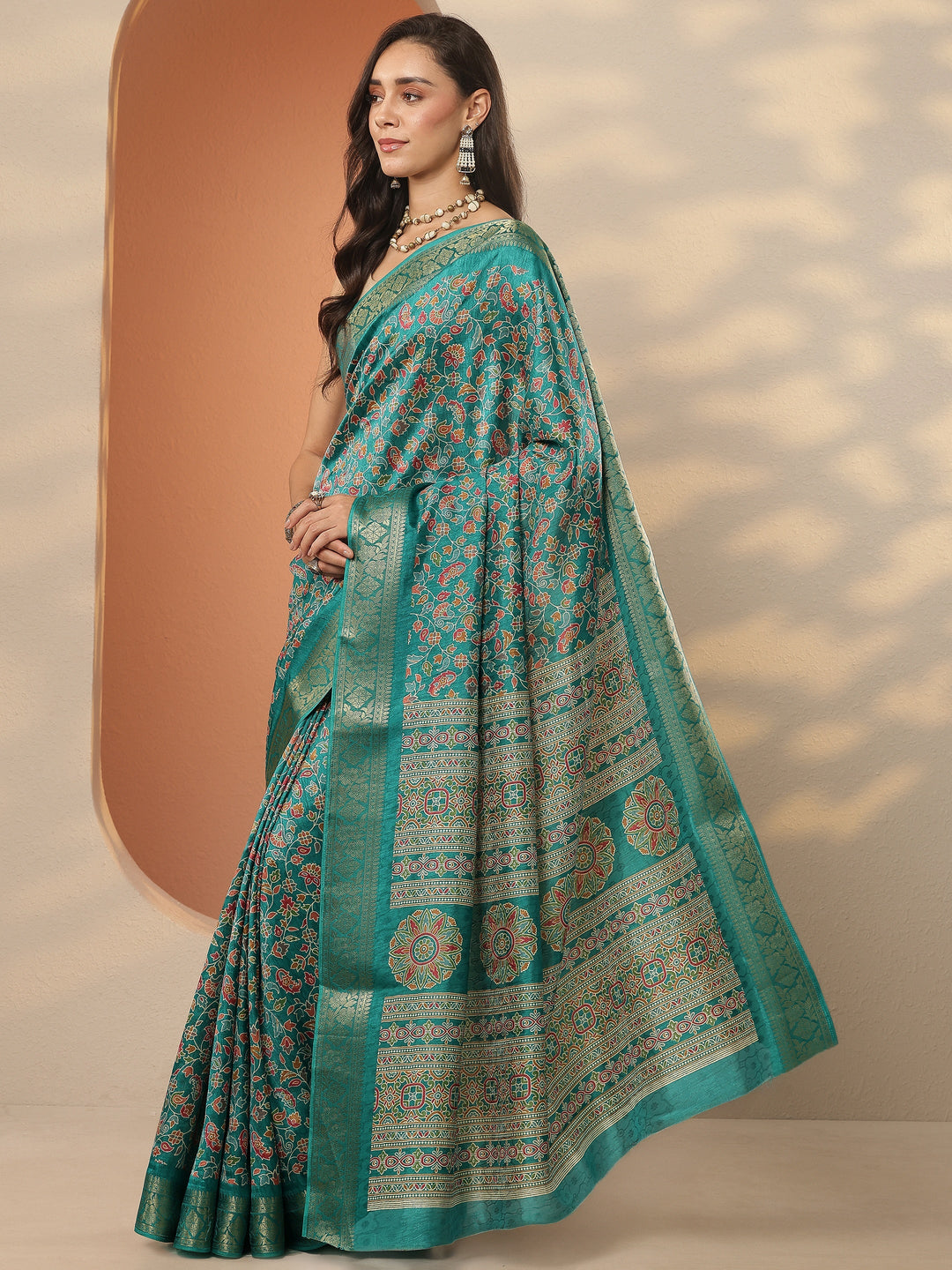 Green Printed Silk Blend Saree With Unstitched Blouse Piece