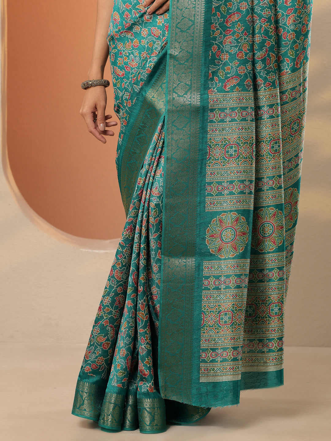Green Printed Silk Blend Saree With Unstitched Blouse Piece