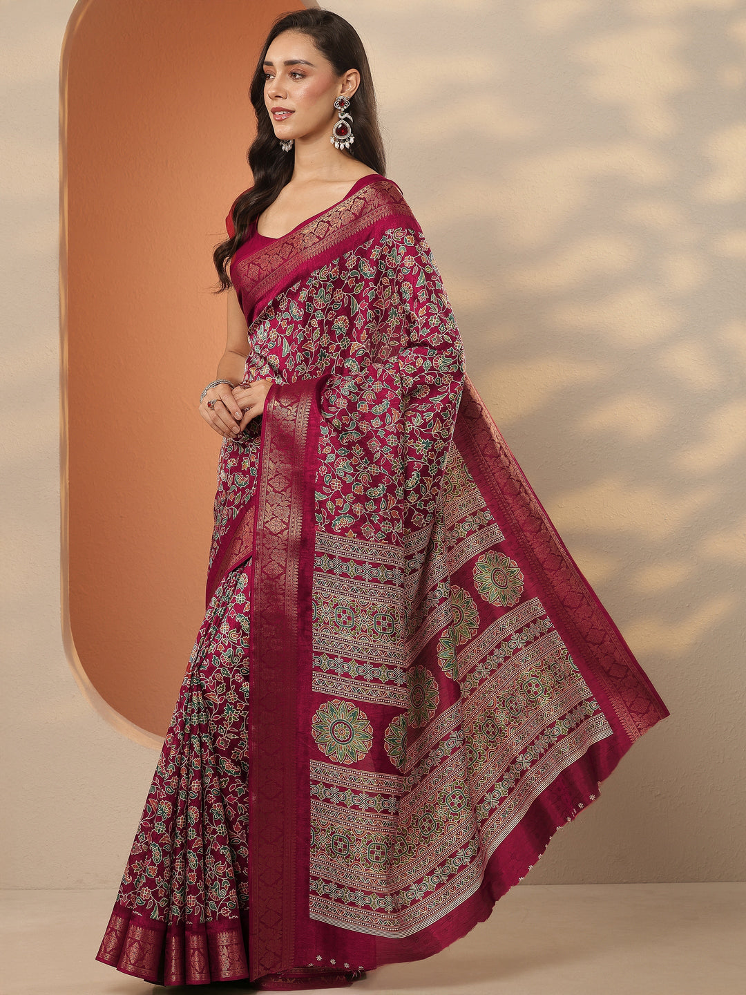 Brown Printed Silk Blend Saree With Unstitched Blouse Piece