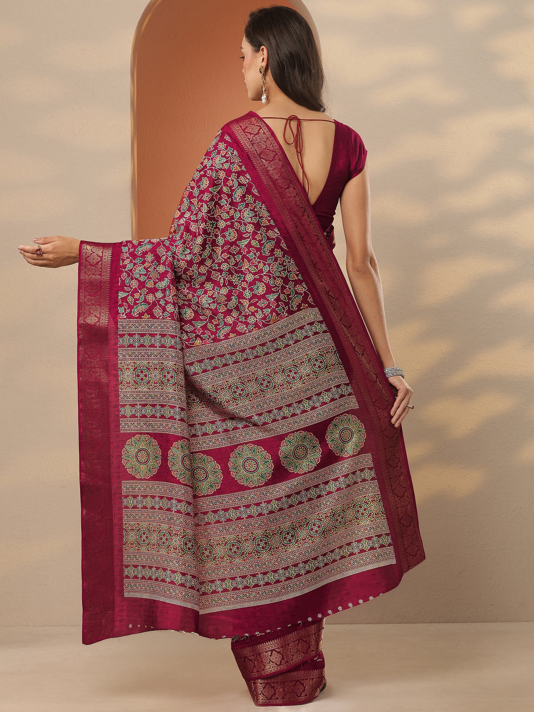 Brown Printed Silk Blend Saree With Unstitched Blouse Piece