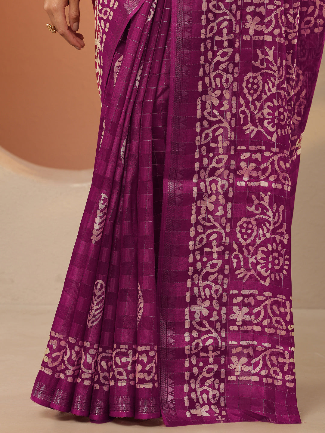 Burgundy Printed Silk Blend Saree With Unstitched Blouse Piece