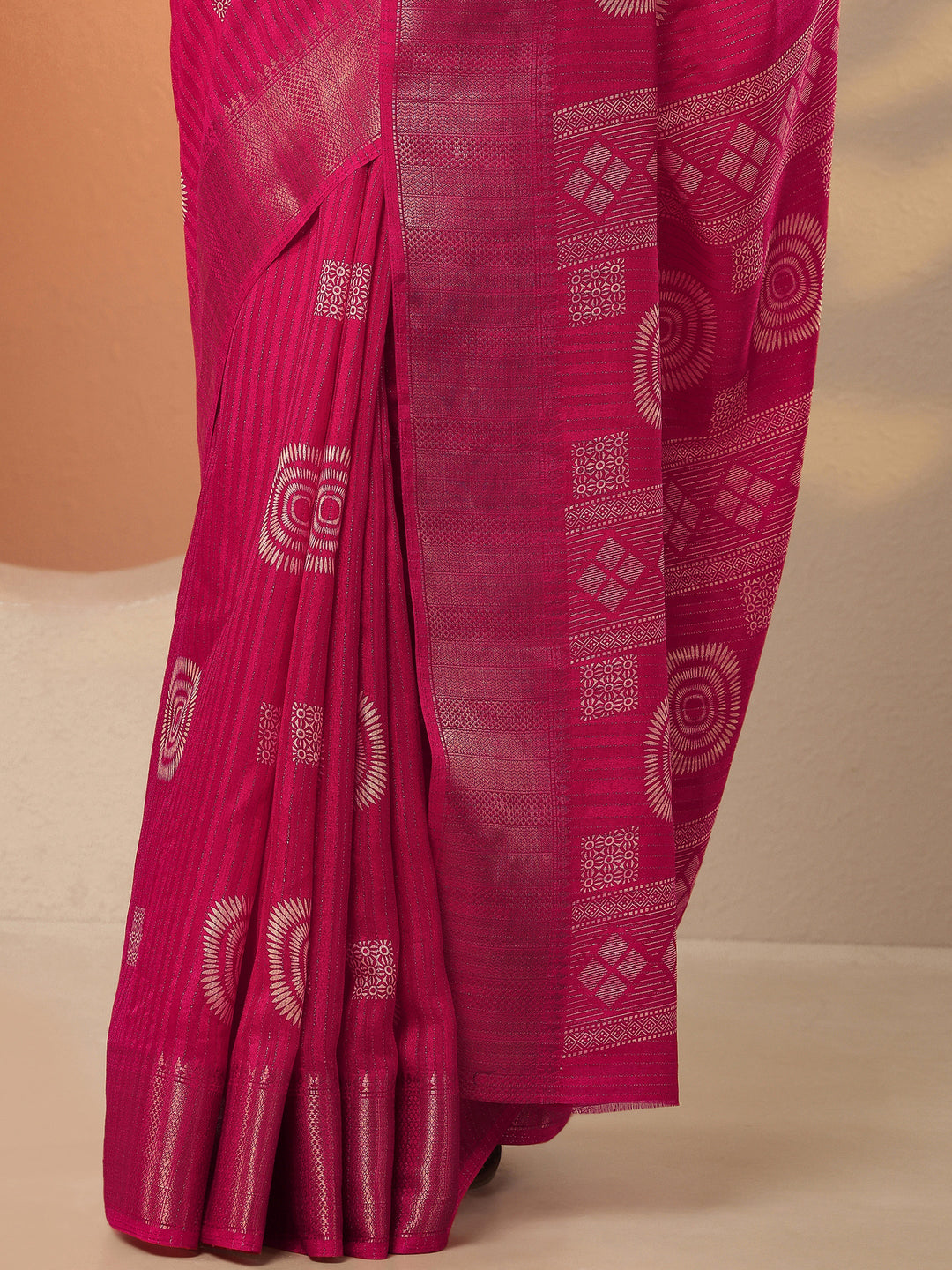 Pink Printed Silk Blend Saree With Unstitched Blouse Piece