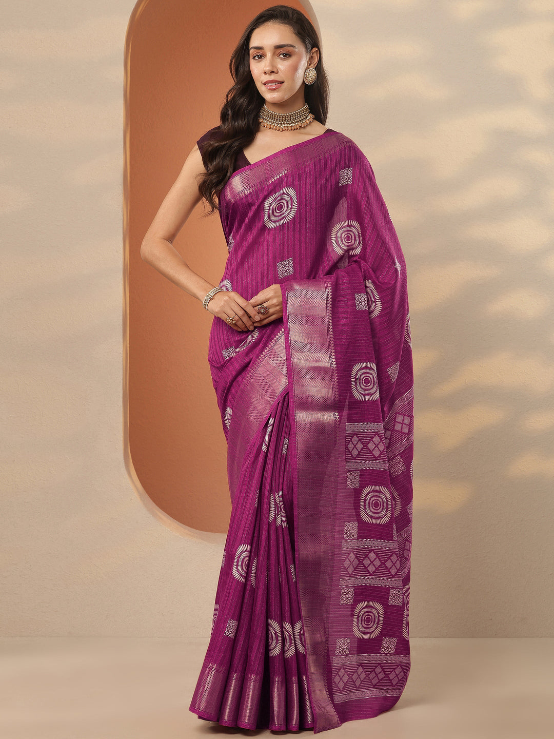 Magenta Printed Silk Blend Saree With Unstitched Blouse Piece