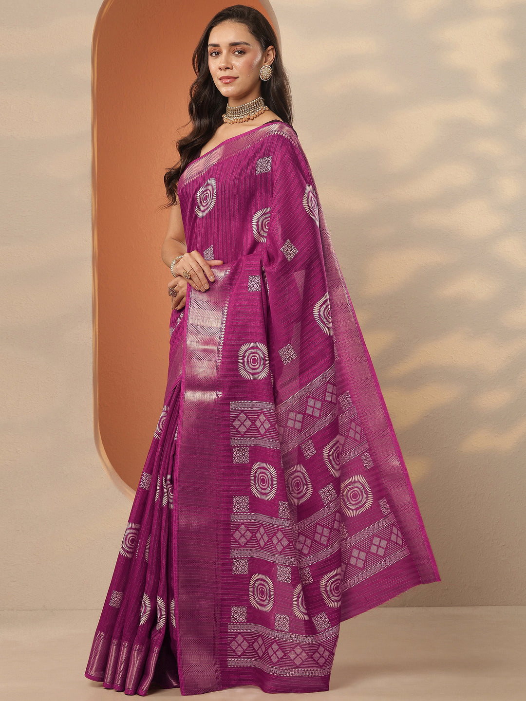 Magenta Printed Silk Blend Saree With Unstitched Blouse Piece