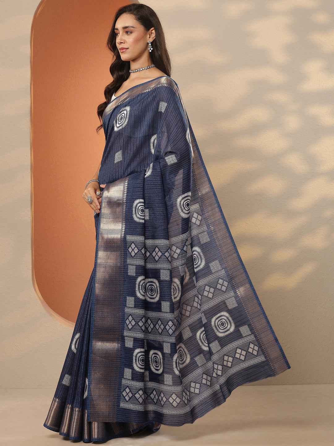 Navy blue Printed Silk Blend Saree With Unstitched Blouse Piece