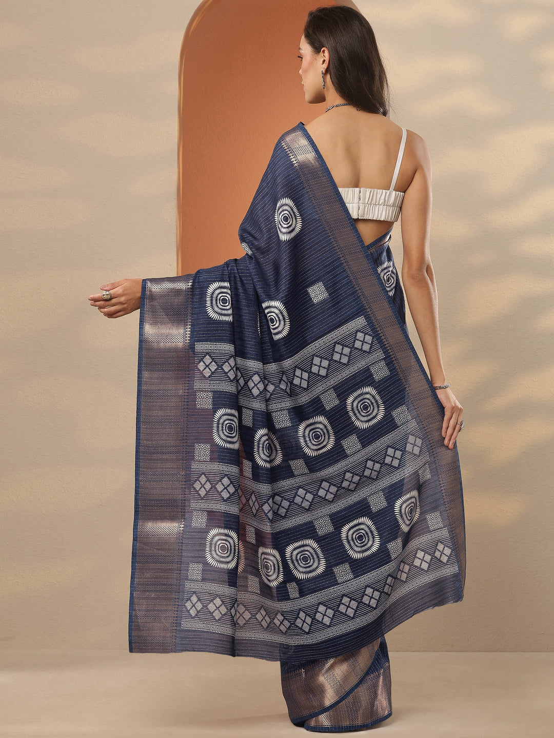 Navy blue Printed Silk Blend Saree With Unstitched Blouse Piece