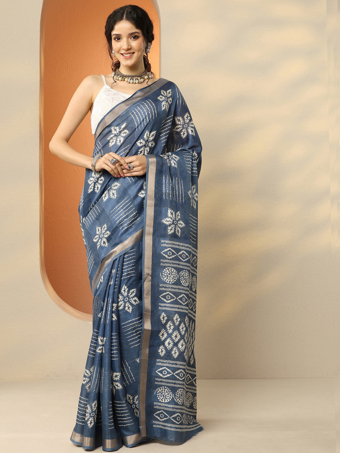 Navy Blue Printed Silk Blend Saree With Unstitched Blouse Piece