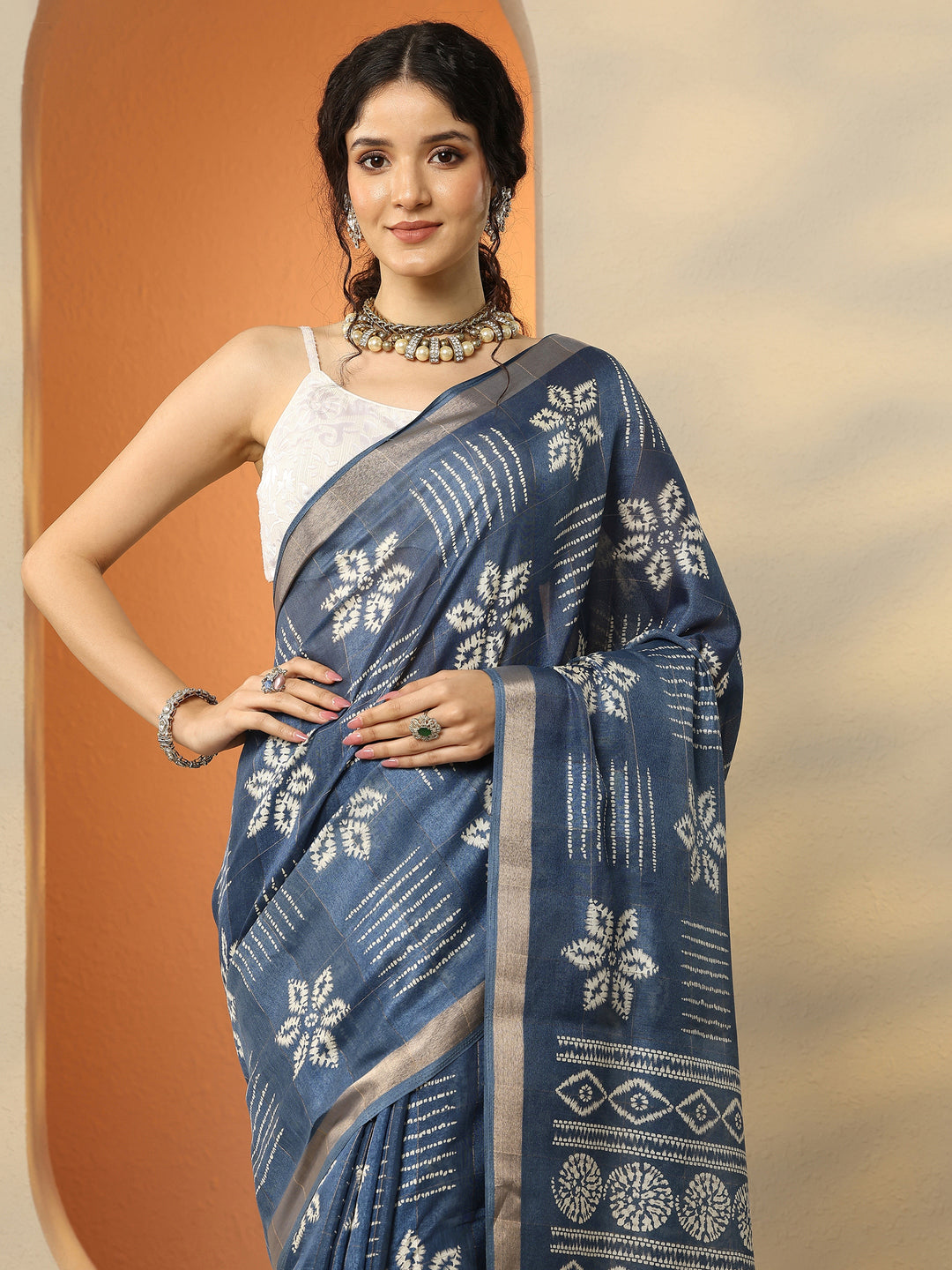 Navy Blue Printed Silk Blend Saree With Unstitched Blouse Piece