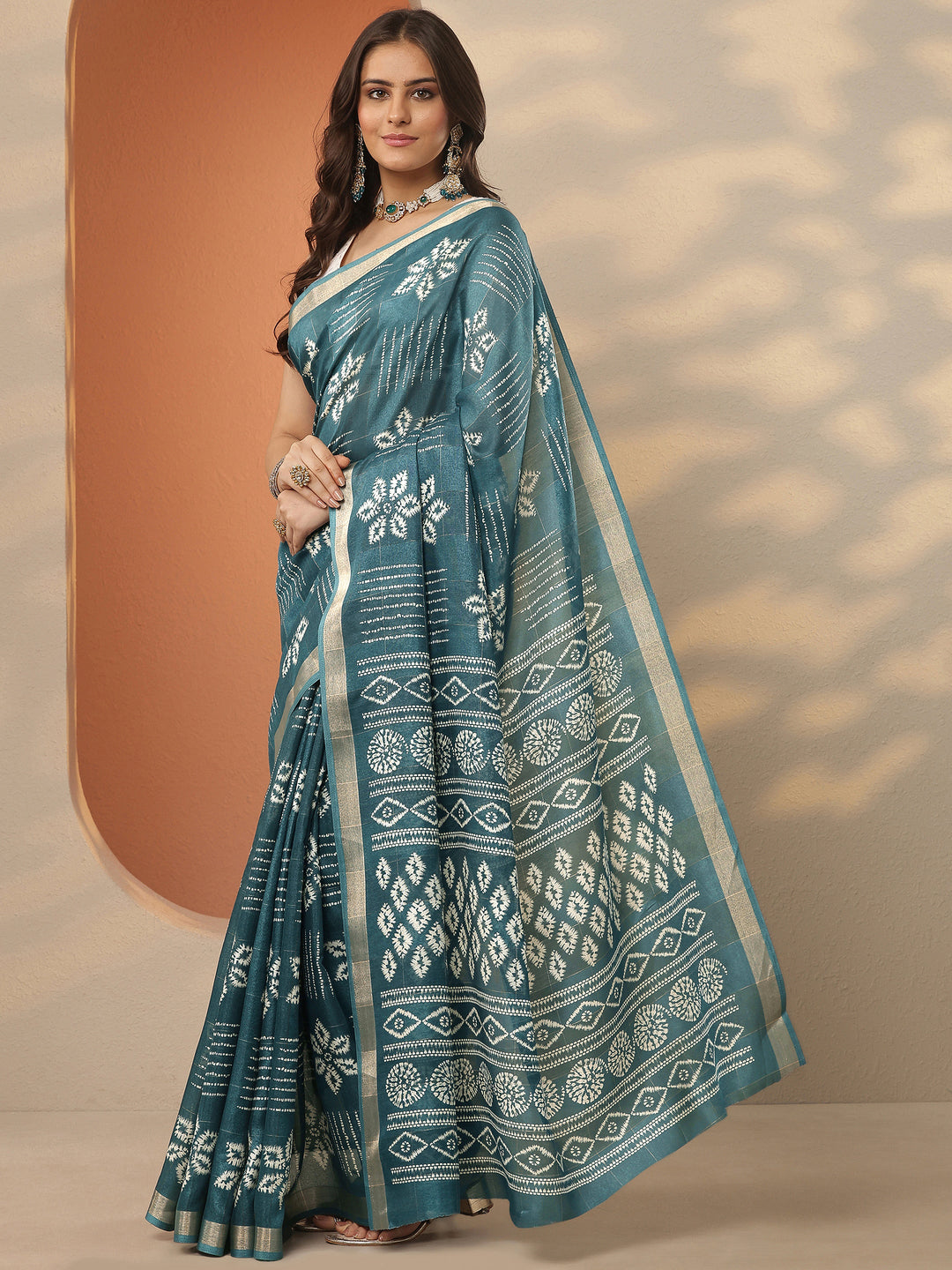 Teal Printed Silk Blend Saree With Unstitched Blouse Piece