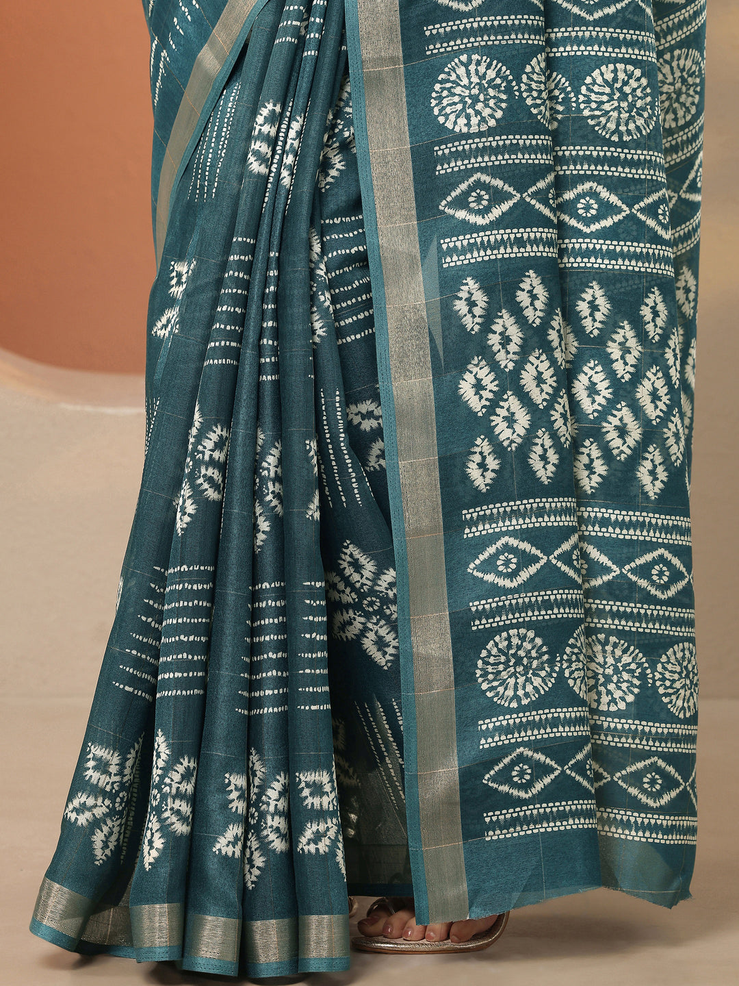 Teal Printed Silk Blend Saree With Unstitched Blouse Piece