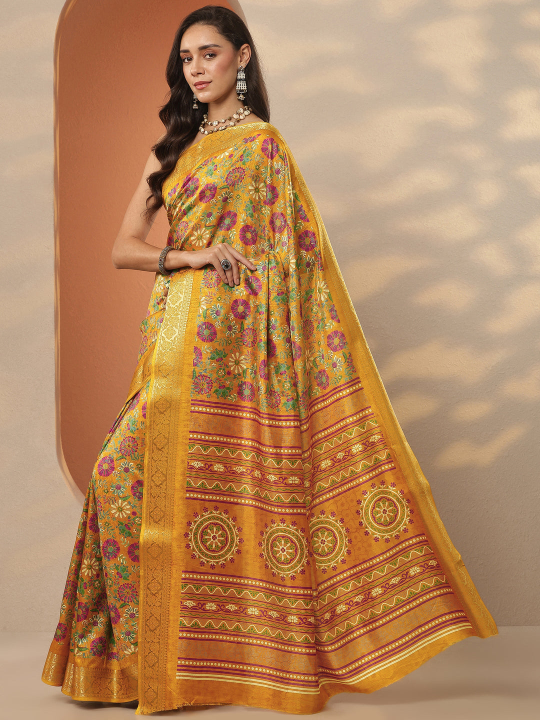 Mustard Printed Silk Blend Saree With Unstitched Blouse Piece