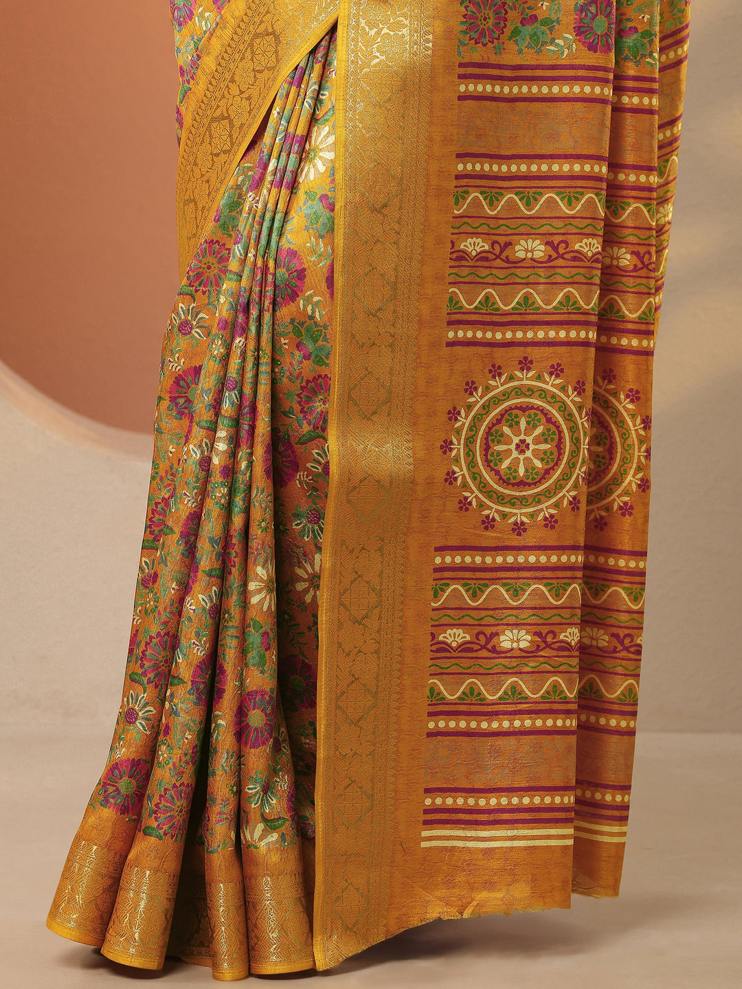 Mustard Printed Silk Blend Saree With Unstitched Blouse Piece