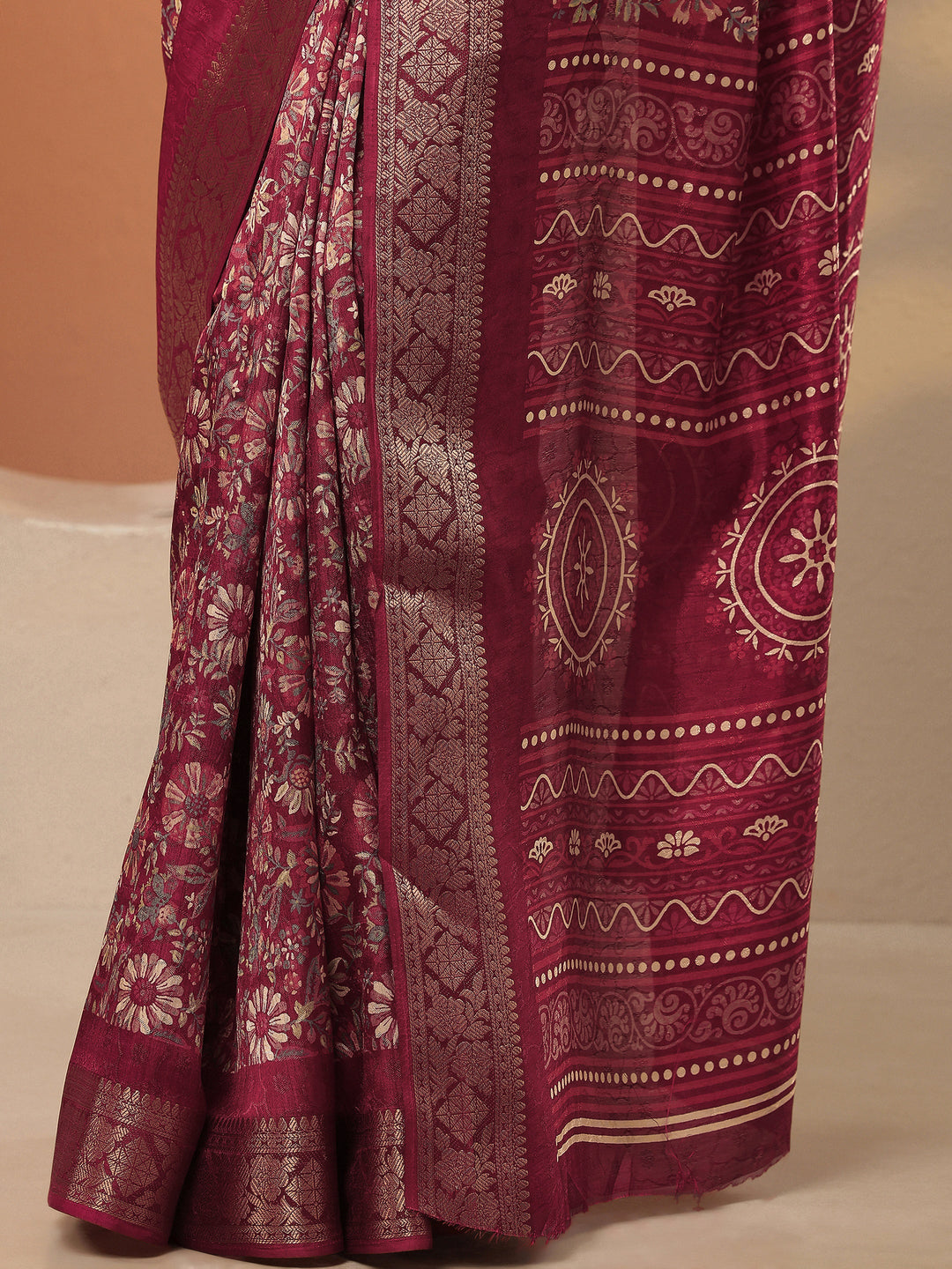 Brown Printed Silk Blend Saree With Unstitched Blouse Piece