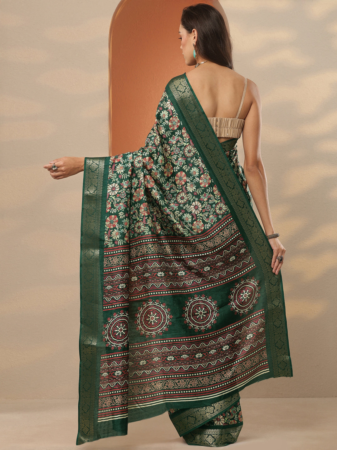 Green Printed Silk Blend Saree With Unstitched Blouse Piece