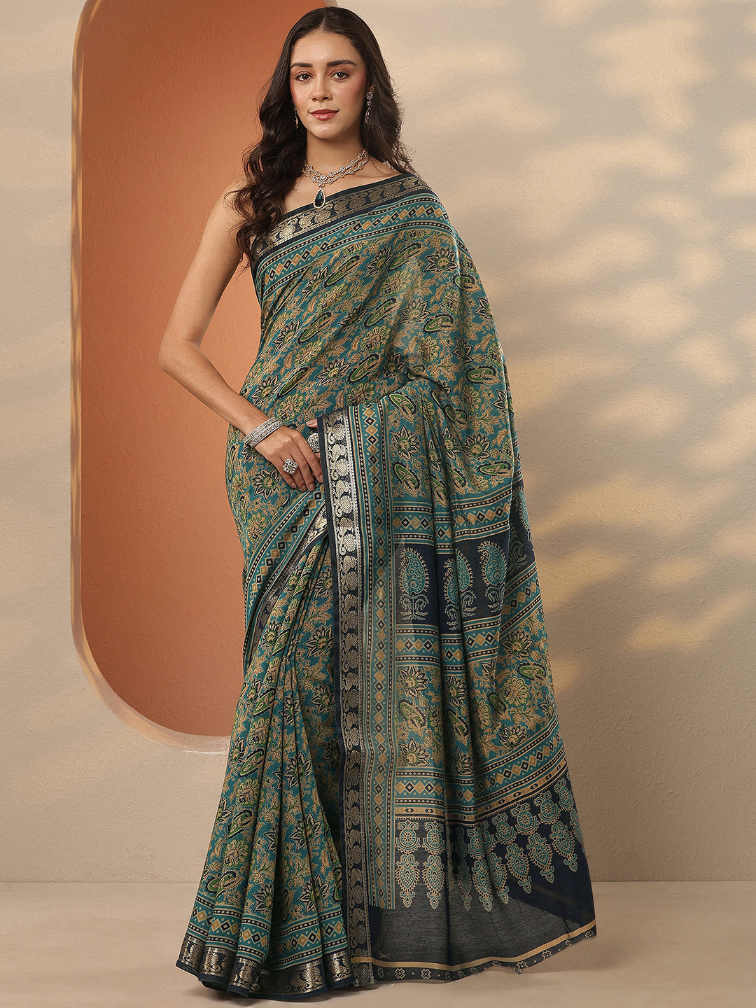 Teal Printed Silk Blend Saree With Unstitched Blouse Piece