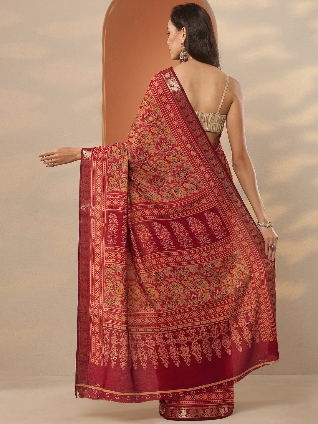 Red Printed Silk Blend Saree With Unstitched Blouse Piece