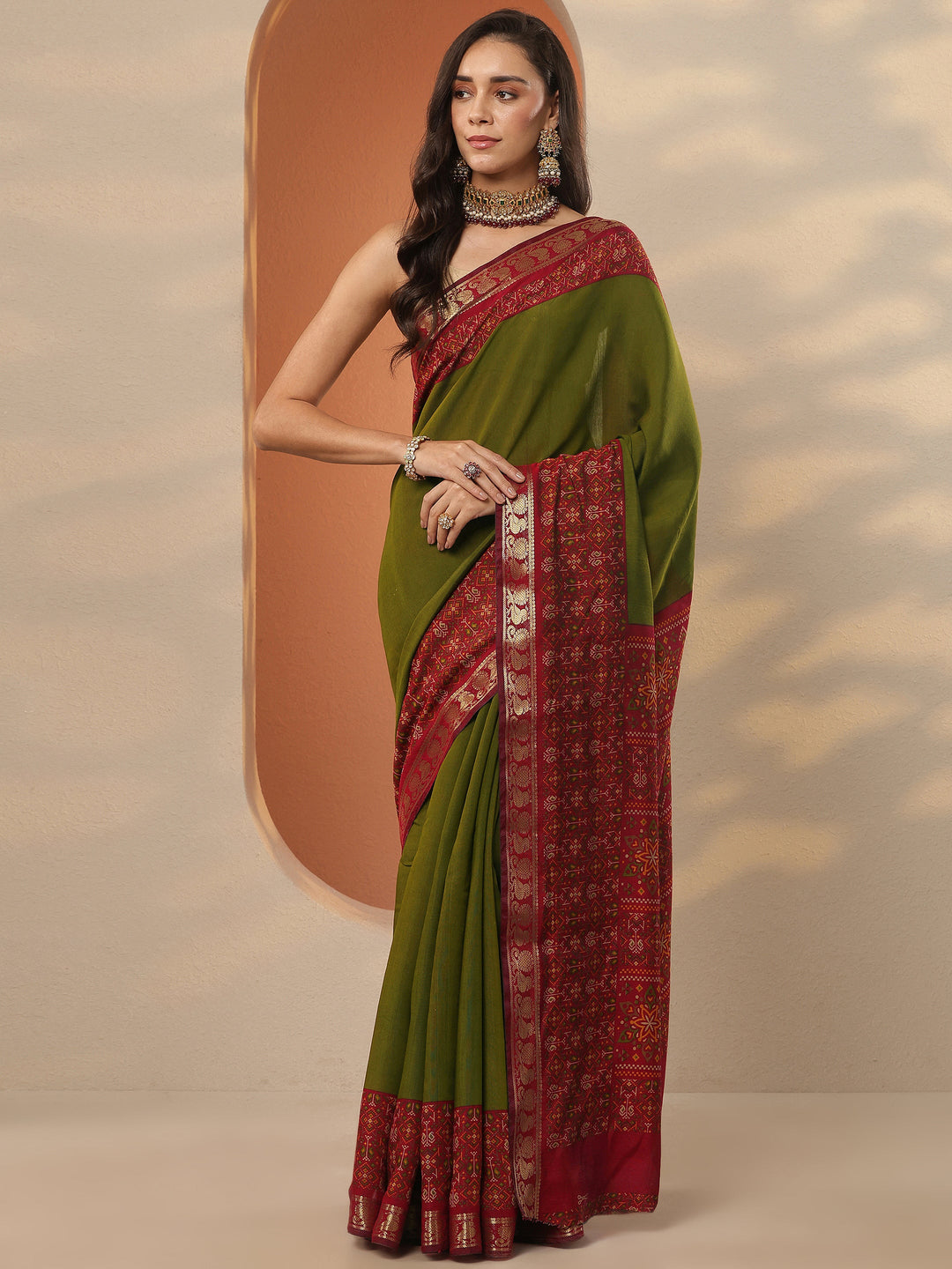 Green Solid Silk Blend Saree With Unstitched Blouse Piece