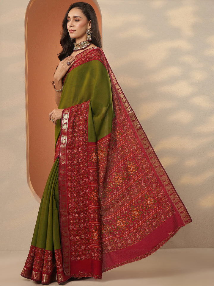 Green Solid Silk Blend Saree With Unstitched Blouse Piece