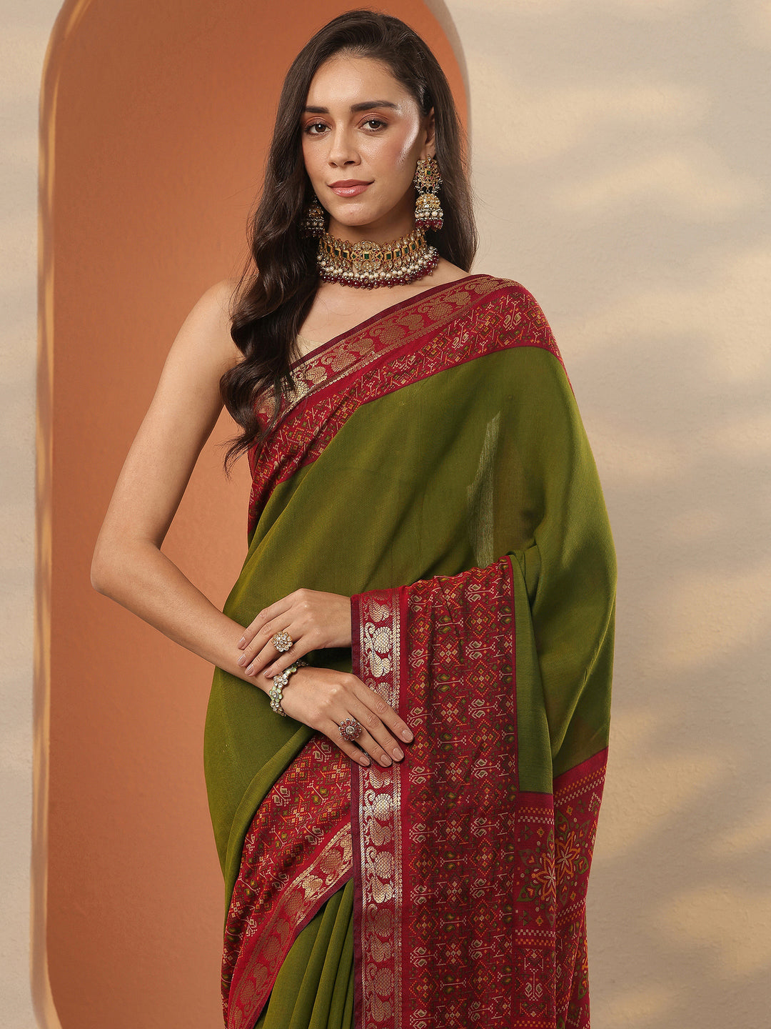 Green Solid Silk Blend Saree With Unstitched Blouse Piece