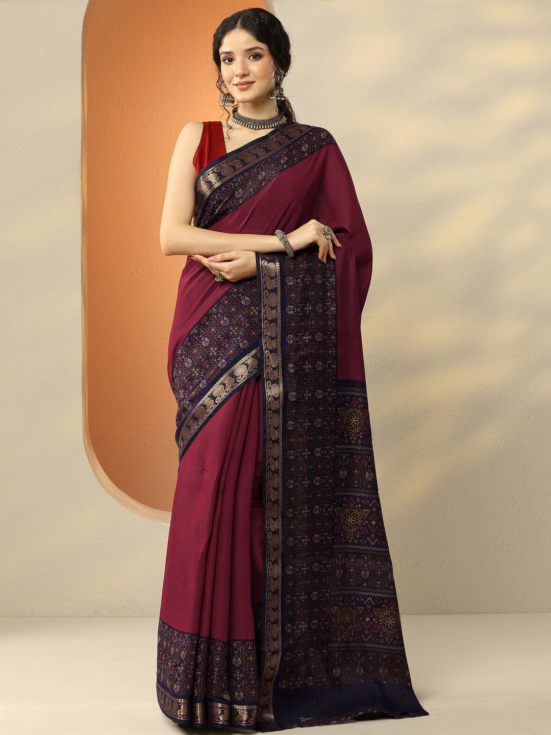 Maroon Solid Silk Blend Saree With Unstitched Blouse Piece