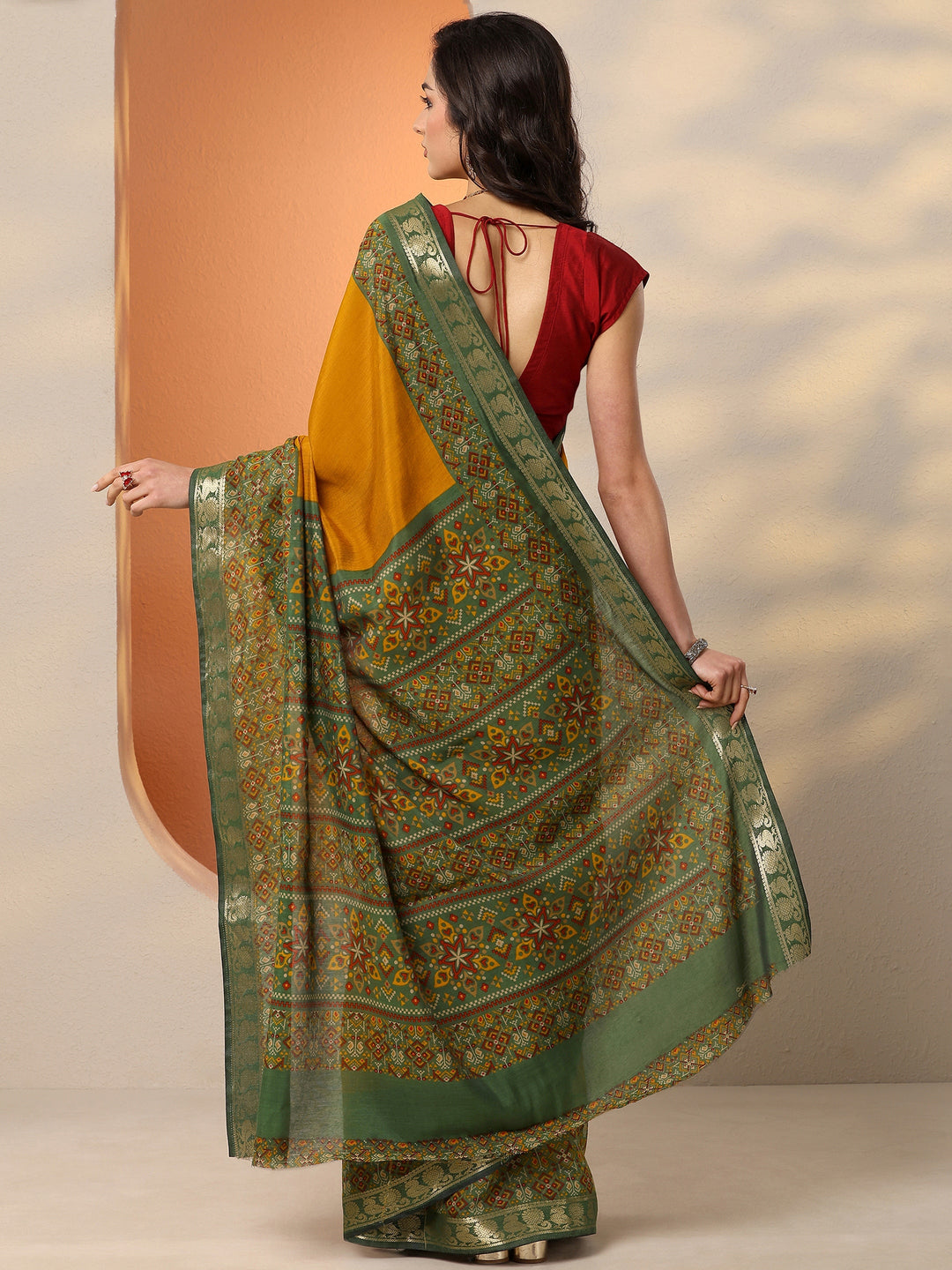 Mustard Solid Silk Blend Saree With Unstitched Blouse Piece