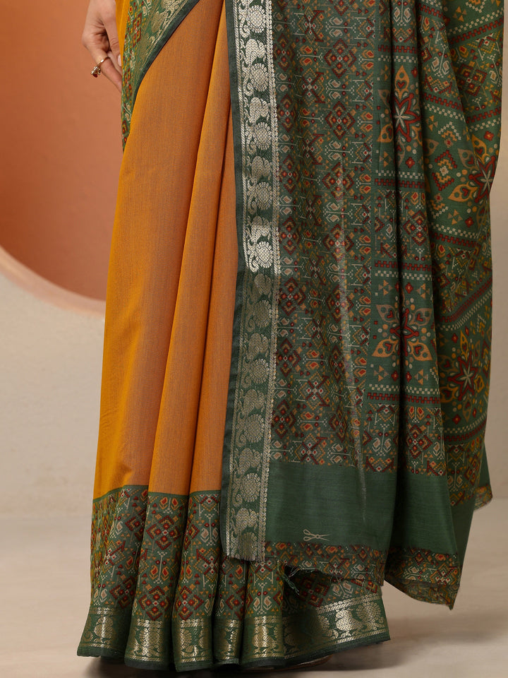Mustard Solid Silk Blend Saree With Unstitched Blouse Piece