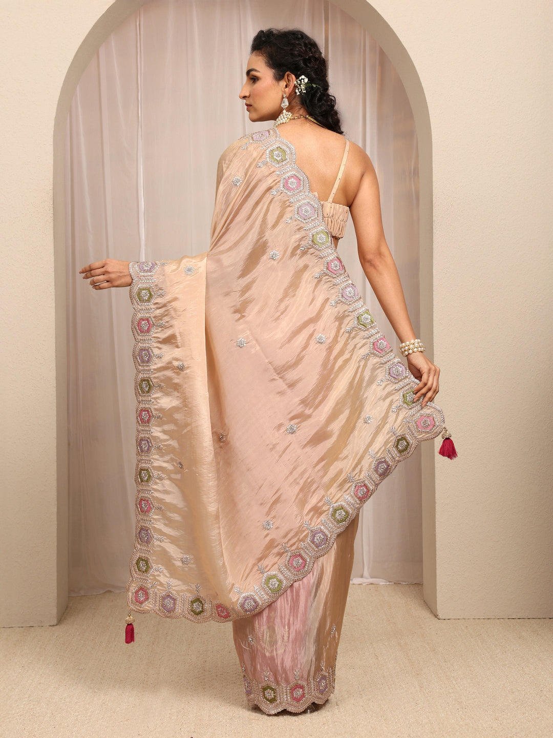 Cream Embroidered Silk Blend Saree With Unstitched Blouse Piece