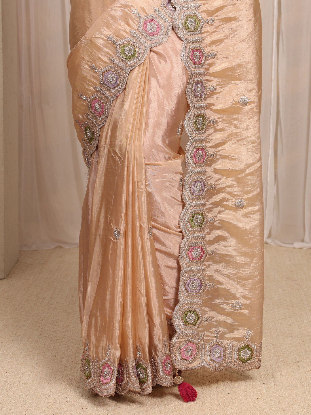 Cream Embroidered Silk Blend Saree With Unstitched Blouse Piece