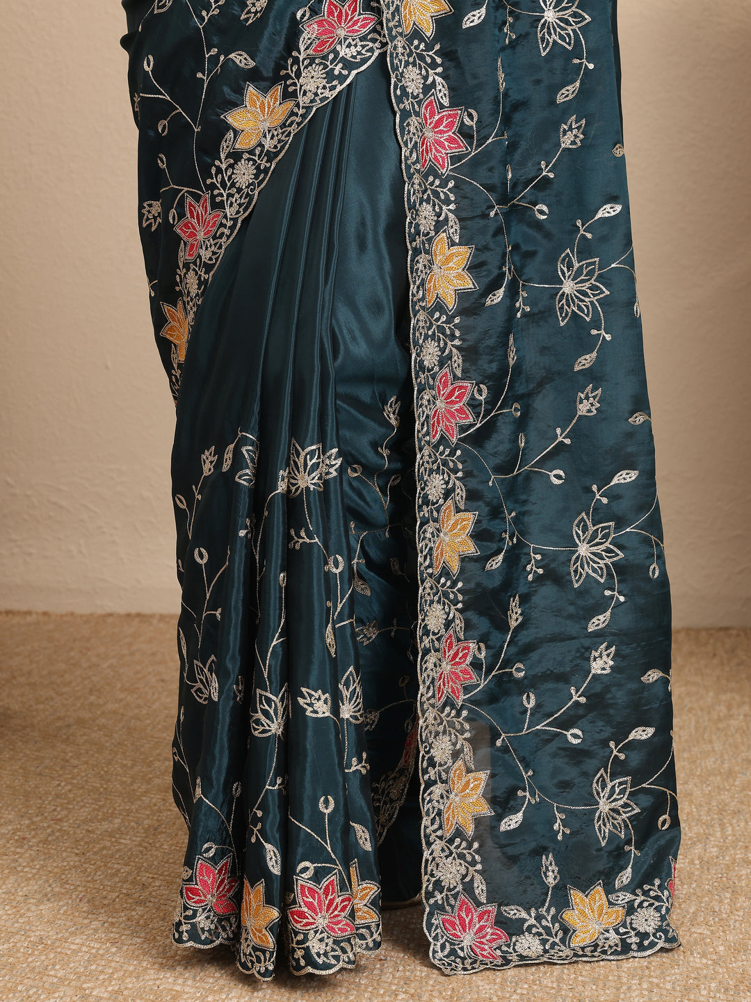 Teal Embroidered Silk Blend Saree With Unstitched Blouse Piece